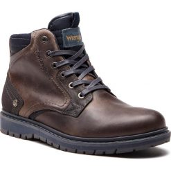 Kozaki WRANGLER - Miwouk WM182030 Anthracite 96. Brązowe kozaki męskie Wrangler, z materiału. W wyprzedaży za 369.00 zł.