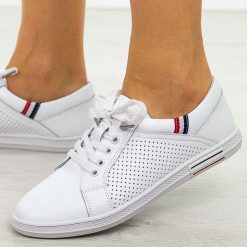 Białe ażurowe skórzane półbuty damskie Cambell 94303. Białe półbuty damskie Cambell, na wiosnę, w ażurowe wzory, ze skóry, klasyczne, bez obcasa, bez zapięcia. Za 219.00 zł.