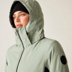 Kurtka narciarska damska z membraną Issy Dare 2b. Zielone kurtki snowboardowe damskie Dare 2b, bez wzorów, z tkaniny, bez kaptura, narciarskie. Za 799.99 zł.