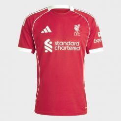 Koszulka Liverpool FC 25/26 Home Jersey. Czerwone koszulki sportowe męskie Adidas, bez wzorów, z jersey, bez kołnierzyka, bez ramiączek, do piłki nożnej. Za 439.00 zł.