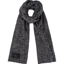 Szal CALVIN KLEIN JEANS - J Basic Rib Scarf K60K603380 001. Szaliki i chusty damskie marki Calvin Klein Jeans. W wyprzedaży za 209.00 zł.