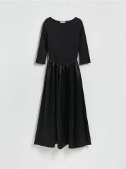 Sukienka z ozdobnym dołem - czarny. Czarne sukienki damskie Reserved, l, bez wzorów, z dzianiny, bez kołnierzyka, bez ramiączek, maxi, rozkloszowane. Za 159.99 zł.