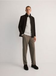 Kurtka z wełną - brązowy. Brązowe kurtki męskie Reserved, l, bez wzorów, z dzianiny, bez kaptura. W wyprzedaży za 79.99 zł.