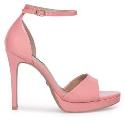 Sandały Nine West. Czerwone sandały damskie Nine West, bez wzorów, bez obcasa, na szpilce, bez zapięcia. Za 137.99 zł.