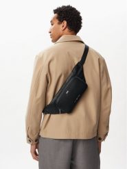 Tommy Hilfiger Nerka Th Central Bumbag AM0AM14437 Czarny. Czarne saszetki męskie Tommy Hilfiger, ze skóry. Za 369.99 zł.