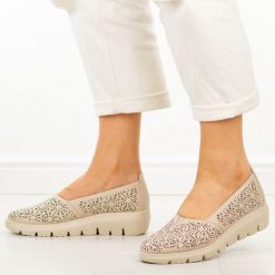 Beżowe ażurowe skórzane półbuty damskie Filippo Dp7694/26. Brązowe półbuty damskie Filippo, na lato, w ażurowe wzory, z jeansu, casualowe, bez obcasa, bez zapięcia. Za 219.00 zł.