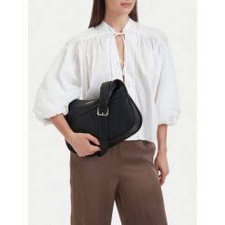 Torebka Lasocki. Czarne torebki do ręki damskie Lasocki, bez wzorów, klasyczne, bez dodatków. Za 189.99 zł.