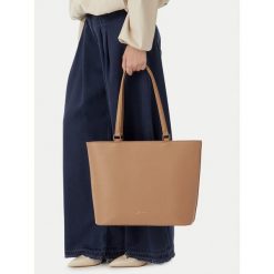 Torebka Jenny Fairy. Brązowe torebki do ręki damskie Jenny Fairy, bez wzorów, klasyczne, bez dodatków. Za 149.99 zł.