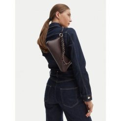 Torebka HUGO. Brązowe torebki do ręki damskie Hugo, bez wzorów, klasyczne, bez dodatków. Za 549.99 zł.