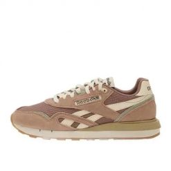 Buty do chodzenia damskie Reebok Classic. Brązowe obuwie sportowe damskie Reebok, z aplikacjami, z jeansu, trekkingowe, Reebok Classic. Za 505.00 zł.