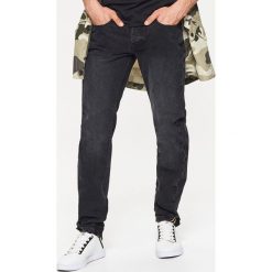 Jeansy STRAIGHT - Czarny. Jeansy męskie marki Cropp. Za 89.99 zł.