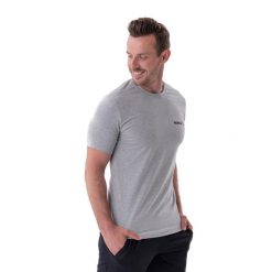 Koszulka treningowa męska NEBBIA Minimalist Logo. Szare buty sportowe męskie Nebbia, m, bez wzorów, bez kołnierzyka, bez ramiączek, na fitness i siłownię. Za 59.99 zł.