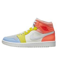 Buty do chodzenia dla dorosłych Air Jordan 1 Mid To My First Coach. Brązowe obuwie sportowe damskie Jordan, bez wzorów, ze skóry, tenisowe. Za 1,052.97 zł.