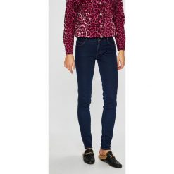 Guess Jeans - Jeansy Curve X. Jeansy damskie marki Guess Jeans. W wyprzedaży za 369.90 zł.