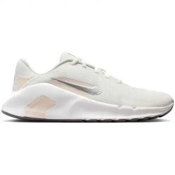 Buty do biegania damskie Nike Flex Train. Białe obuwie sportowe damskie Nike, bez wzorów, z materiału, do biegania, nike flex. Za 529.00 zł.