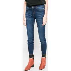 Desigual - Jeansy. Niebieskie jeansy damskie Desigual. W wyprzedaży za 179.90 zł.