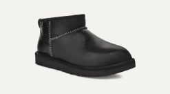 Śniegowce męskie UGG Classic Ultra Mini Leather Regenerate Boot. Brązowe śniegowce i trapery męskie UGG, na jesień, z materiału, młodzieżowe, bez zapięcia. Za 636.99 zł.