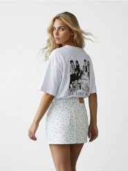 Bawełniana koszulka z krótkim rękawem Gossip Girl - biały. Białe t-shirty damskie Sinsay, l, bez wzorów, z bawełny, bez kołnierzyka. Za 39.99 zł.