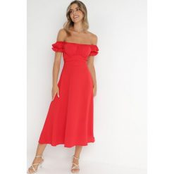 Czerwona Sukienka Midi z Dekoltem Carmen i Bufiastymi Rękawkami Amarhis. Czerwone sukienki damskie Born2be, na co dzień, l, bez wzorów, eleganckie, bez kołnierzyka, bez ramiączek, midi, proste. Za 99.99 zł.