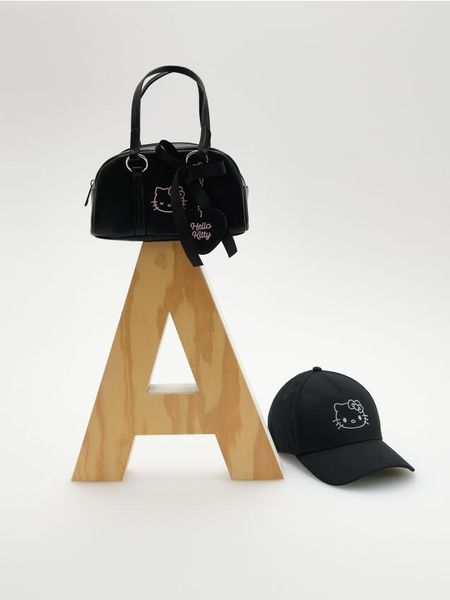 Torebka z imitacji skóry Hello Kitty - czarny. Czarne torby i plecaki dziecięce Reserved, ze skóry, małe. Za 69.99 zł.