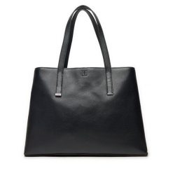 Torebka Calvin Klein. Czarne torebki shopper damskie Calvin Klein, bez wzorów, bez dodatków. Za 439.99 zł.