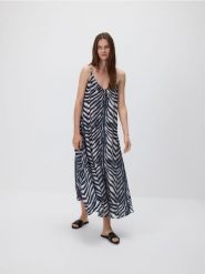 Sukienka midi z modalem - wielobarwny. Sukienki damskie Reserved, l, bez wzorów, z tkaniny, bez kołnierzyka, bez ramiączek, midi. W wyprzedaży za 109.99 zł.