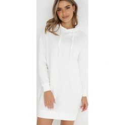 Biała Bluza Długa z Kapturem Akare. Białe bluzy damskie Born2be, m, bez wzorów, z polaru, z kapturem. Za 74.99 zł.