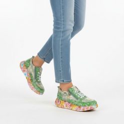 Sneakersy damskie Laura Vita, ze skóry naturalnej z kontrastowym nadrukiem i dekoracyjnym zamkiem z boku, zielone, 62 SL26803-62H. Zielone półbuty damskie Laura Vita, na lato, z aplikacjami, ze skóry, bez obcasa, bez zapięcia. Za 419.00 zł.