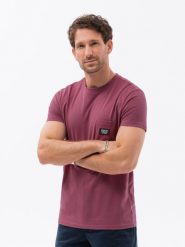 T-shirt męski bawełniany z kieszonką - ciemnoróżowy V5. Czerwone t-shirty męskie Ombre Clothing, m, z aplikacjami, z bawełny, klasyczne, bez kołnierzyka. W wyprzedaży za 19.99 zł.