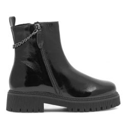 Botki Lasocki. Czarne botki damskie Lasocki, bez obcasa, na płaskiej podeszwie, bez zapięcia. Za 299.99 zł.