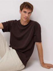 T-shirt regular z modalem - ciemnobrązowy. Brązowe t-shirty męskie Reserved, l, bez wzorów, z dzianiny, bez kołnierzyka. Za 89.99 zł.