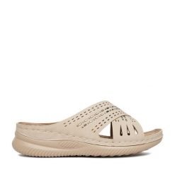 Klapki Go Soft. Brązowe klapki damskie GO SOFT, bez wzorów, bez obcasa. Za 89.99 zł.