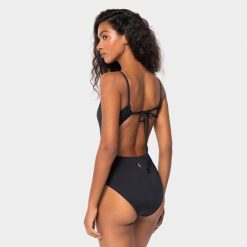 Jednoczęściowy strój kąpielowy z wiązaniem Carpatree czarny. Czarne kostiumy jednoczęściowe damskie Carpatree, l, bez wzorów, z materiału, sportowe, do pływania. Za 179.99 zł.