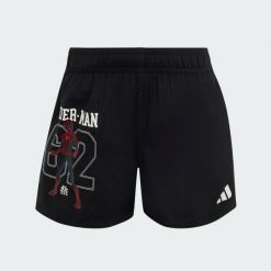 SZORTY DO PŁYWANIA ADIDAS MARVEL SPIDER-MAN. Czarne spodenki dla dziewczynek Adidas, bez wzorów, z materiału, klasyczne, z standardowym stanem. Za 129.00 zł.