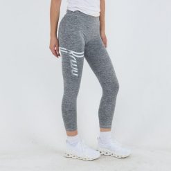 Legginsy treningowe Capri Keeps. Szare legginsy damskie ELPLAYER, bez wzorów, z jersey, na fitness i siłownię. W wyprzedaży za 64.00 zł.