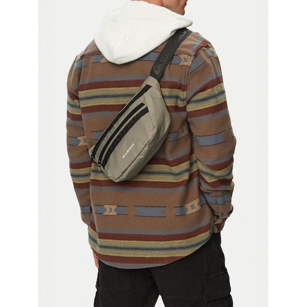 Nerka Quiksilver. Szare saszetki męskie Quiksilver, młodzieżowe, małe. Za 59.99 zł.