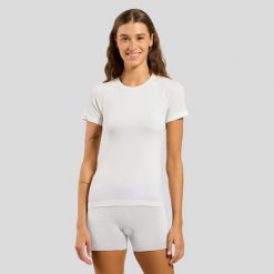 Koszulka damska Odlo BL TOP crew neck s/s PERFORMANCE LIGHT E. Białe t-shirty damskie Odlo, s, bez wzorów, casualowe, bez kołnierzyka. Za 319.79 zł.