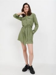 Sukienka mini koszulowa - zielony. Zielone sukienki damskie Sinsay, l, bez wzorów, bez kołnierzyka, bez ramiączek, mini, koszulowe. W wyprzedaży za 45.99 zł.