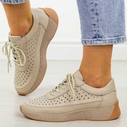 Beżowe ażurowe skórzane półbuty damskie Sergio Leone sp013. Brązowe półbuty damskie Sergio Leone, na jesień, w ażurowe wzory, z jeansu, biznesowe, bez obcasa, na płaskiej podeszwie, bez zapięcia. W wyprzedaży za 197.10 zł.