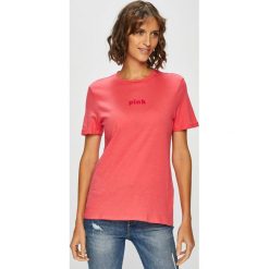 Only - Top. Różowe topy damskie Only, z nadrukiem, z bawełny, z okrągłym kołnierzem, z krótkim rękawem. W wyprzedaży za 29.90 zł.