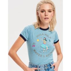 T-shirt z kontrastowymi lamówkami - Turkusowy. T-shirty damskie Reserved. W wyprzedaży za 19.99 zł.
