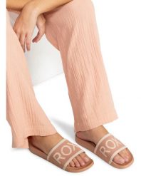 Sandały dla Kobiety SLIPPY KNIT Brązowy. Brązowe sandały damskie Roxy, bez wzorów, z dzianiny, bez obcasa, bez zapięcia. Za 99.99 zł.