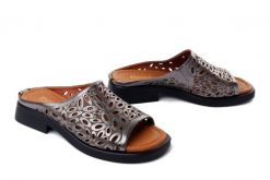 Artiker Relaks 58C2809 popielaty, klapki damskie. Szare klapki damskie Artiker Relaks, bez wzorów, bez obcasa. Za 175.92 zł.