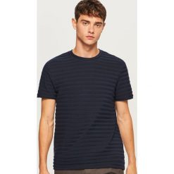 T-shirt z dzianiny strukturalnej - Granatowy. Niebieskie t-shirty męskie Reserved, z dzianiny. Za 59.99 zł.