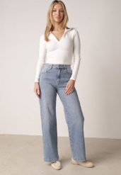 Granatowe Klasyczne Jeansy z Bawełną o Szerokim Kroju z Wysokim Stanem Collenneg. Niebieskie jeansy damskie Born2be, z podwyższonym stanem. Za 99.99 zł.