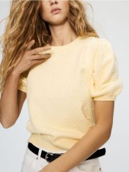 Sweter z aplikacjami - jasnożółty. Żółte swetry damskie Reserved, l, z aplikacjami, z dzianiny, bez kołnierzyka, bez ramiączek, bez kaptura. Za 109.99 zł.