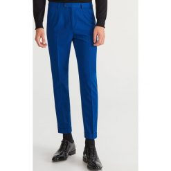 Spodnie garniturowe SUPER SLIM FIT - Niebieski. Eleganckie spodnie męskie marki Giacomo Conti. W wyprzedaży za 89.99 zł.