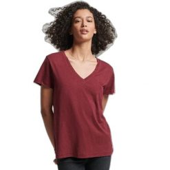 Damska koszulka z haftem i płomieniem v-neck Superdry. Czerwone t-shirty damskie Superdry., xs, z aplikacjami, z bawełny, casualowe, bez kołnierzyka. Za 113.00 zł.
