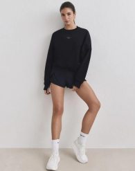 Damska bluza biegowa oddychająca, odprowadzająca wilgoć Le Run czarna. Czarne bluzy damskie Aim'n, s, bez wzorów, z bawełny, bez kaptura. Za 387.00 zł.
