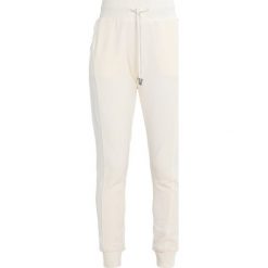 Fenty PUMA by Rihanna FITTED TRACK Spodnie treningowe vanilla ice. Spodnie dresowe damskie Fenty PUMA by Rihanna, z bawełny. Za 629.00 zł.